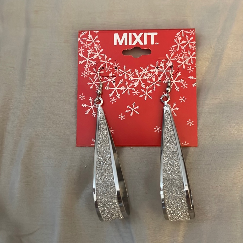 Silver or Gold oval sparkle earrings